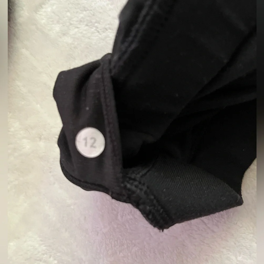 READ DESCRIPTION. Lululemon flow y bra IV - Picture 3 of 4